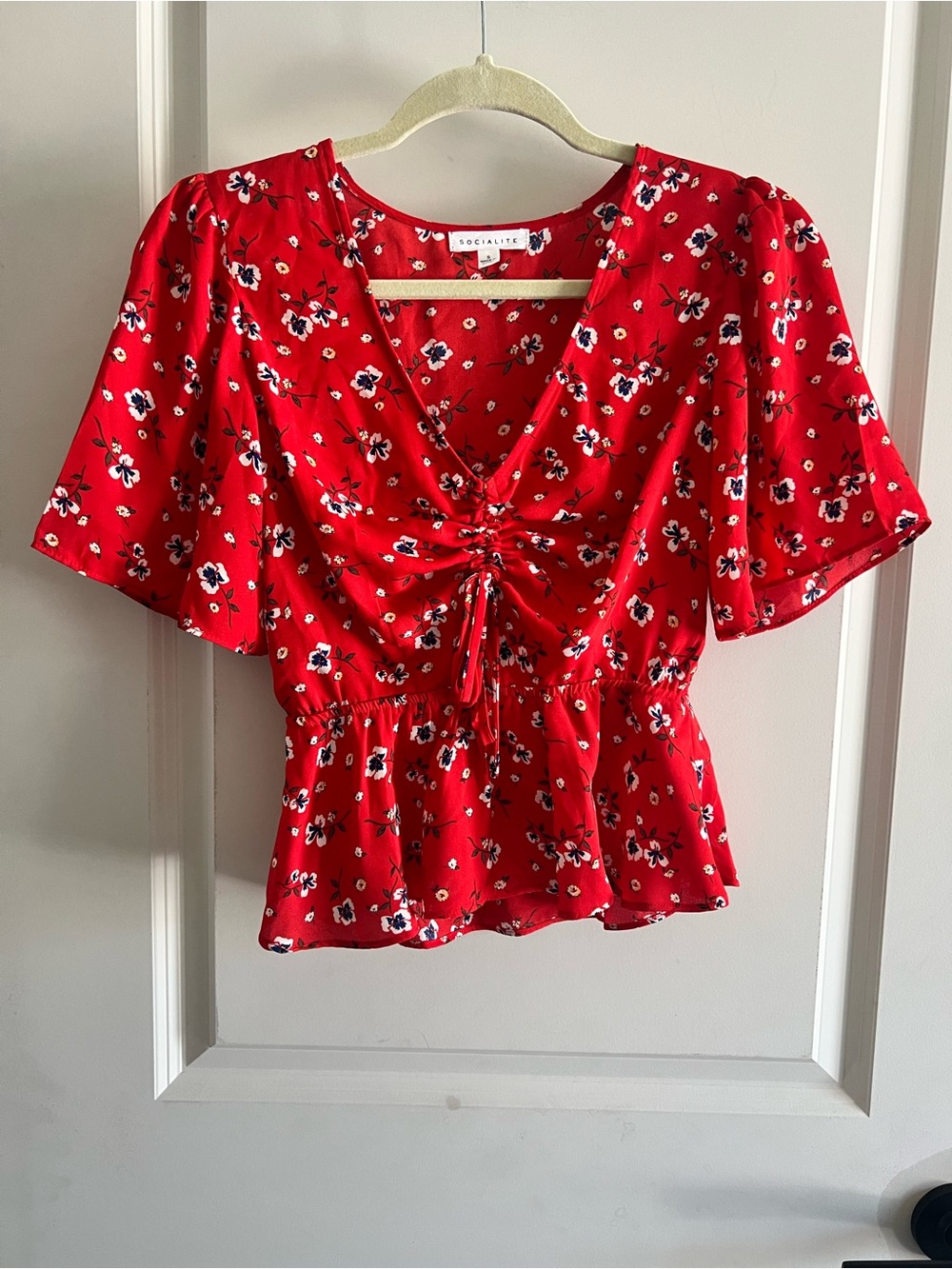 ✨🌺 Socialite Red Floral Peplum Top Small Ruched Tie Front